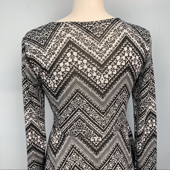 prince & Fox Floral Faux Wrap Skater Shift Dress - Picture 6 of 16